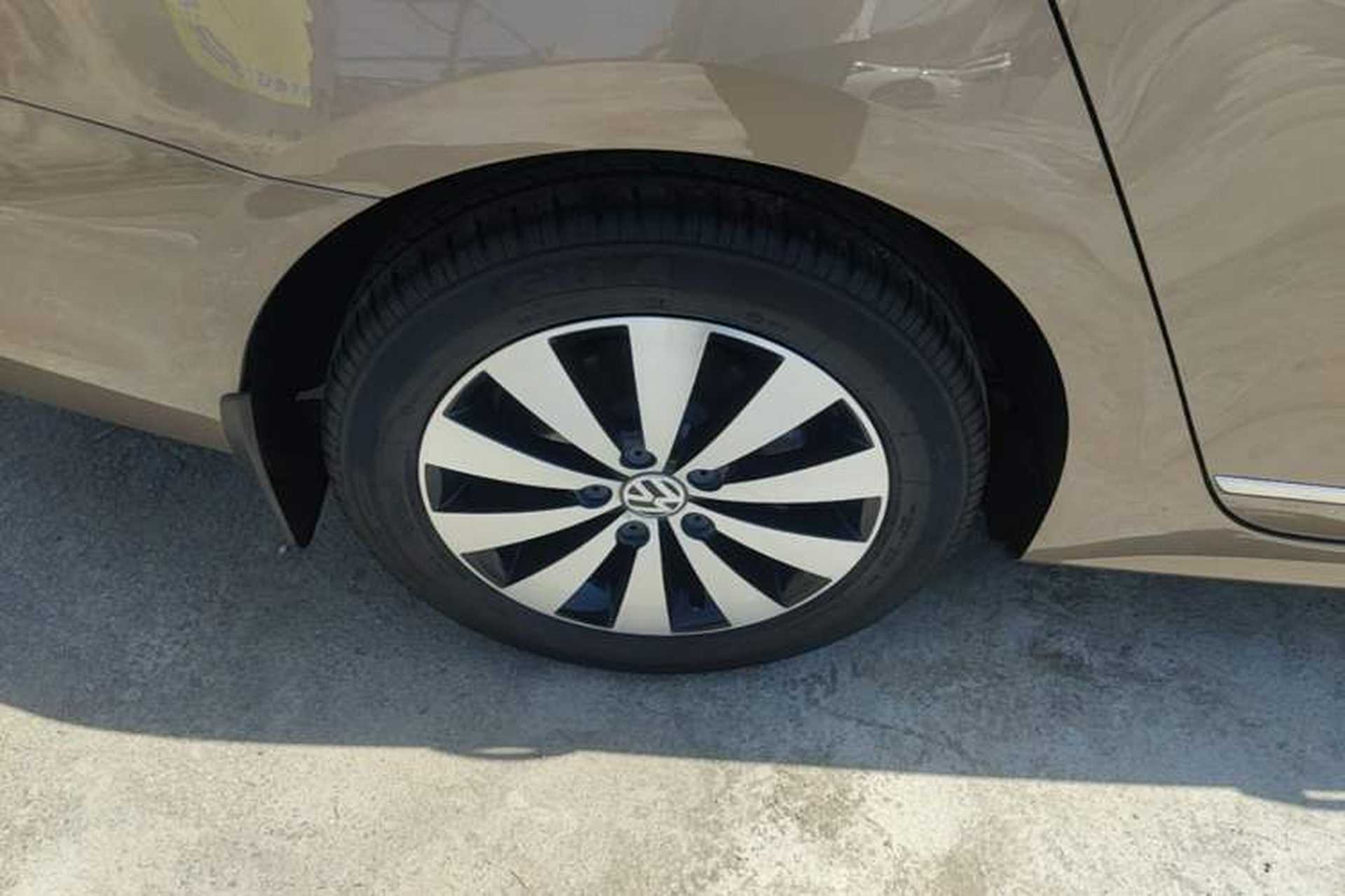 Used Volkswagen Sagitar 2018 1.6L Automatic Comfort Model Right Rear Wheel Hub
