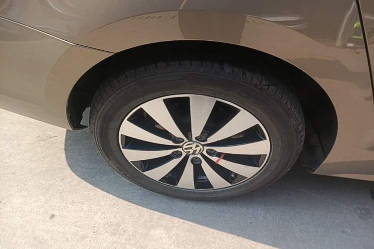 Used Volkswagen Sagitar 2018 280TSI DSG Comfort Model Right Rear Wheel Hub