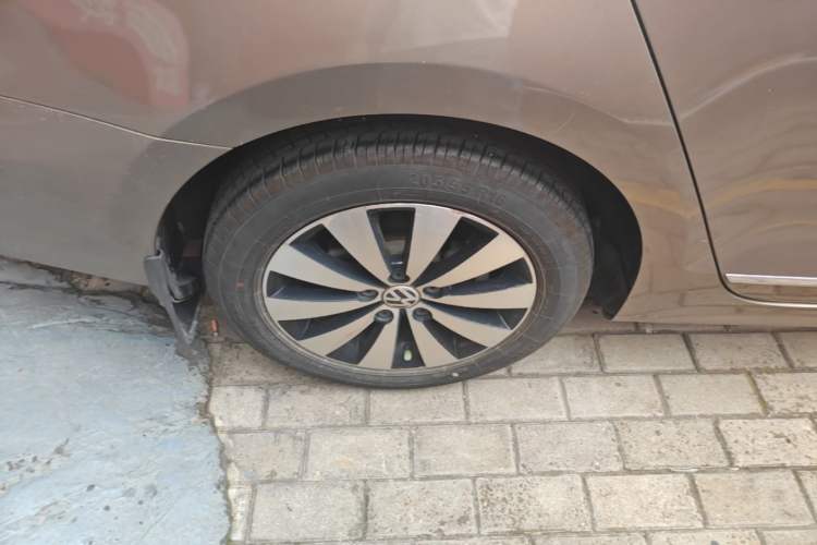 Used Volkswagen Sagitar 2018 1.6L Automatic Comfort Model Right Rear Wheel Hub
