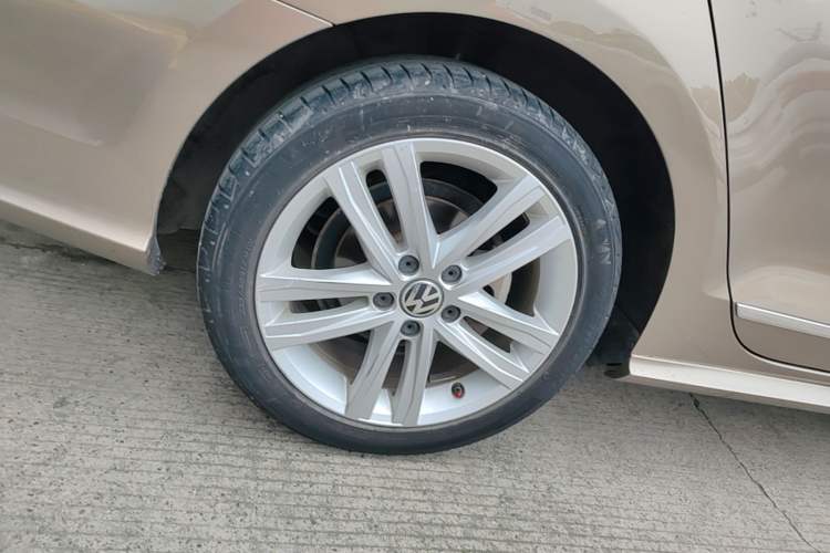Used Volkswagen Sagitar 2018 280TSI DSG Ignite Edition Right Rear Wheel Hub