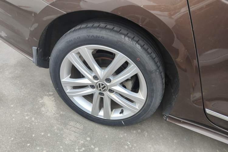 Used Volkswagen Sagitar 2018 280TSI DSG Ignite Edition Right Rear Wheel Hub