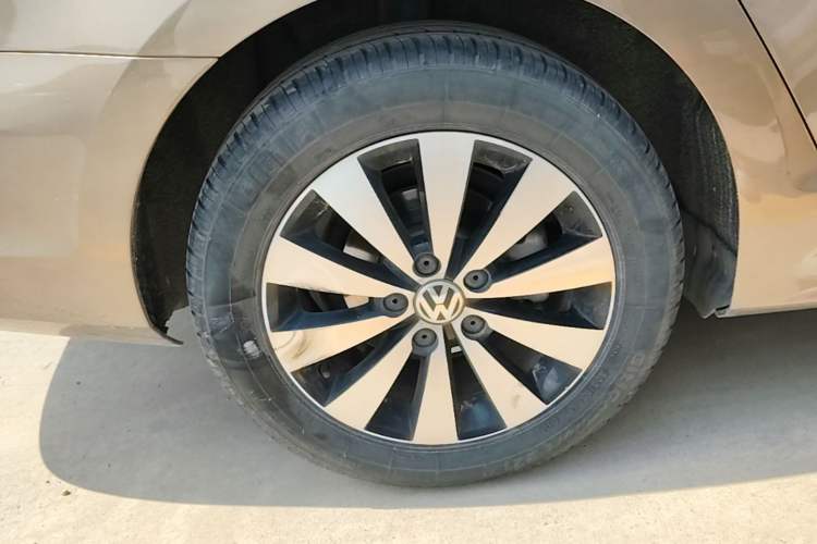Used Volkswagen Sagitar 2018 180TSI DSG Prestige Edition Right Rear Wheel Hub