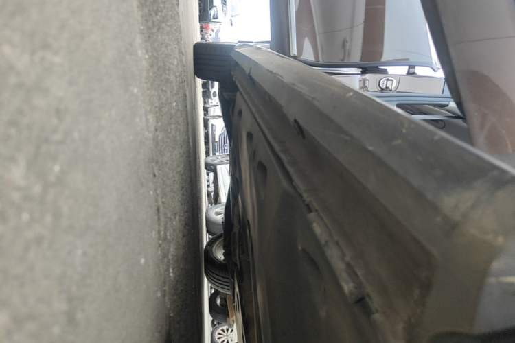Used Volkswagen Sagitar 2018 280TSI DSG Ignite Edition Right Side Sill