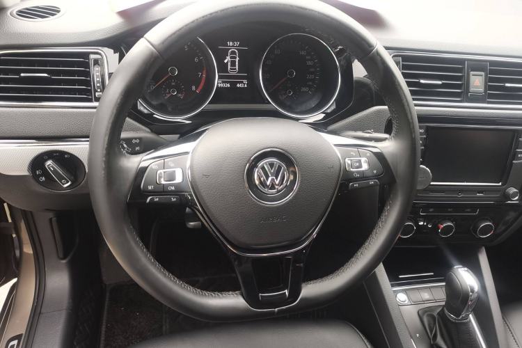 Used Volkswagen Sagitar 2018 280TSI DSG Comfort Model Steering Wheel