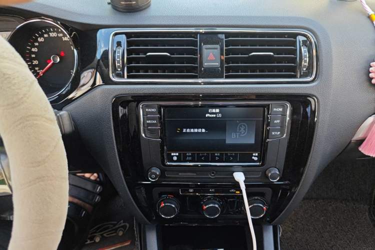 Used Volkswagen Sagitar 2018 1.6L Automatic Comfort Model Audio And AC Panel