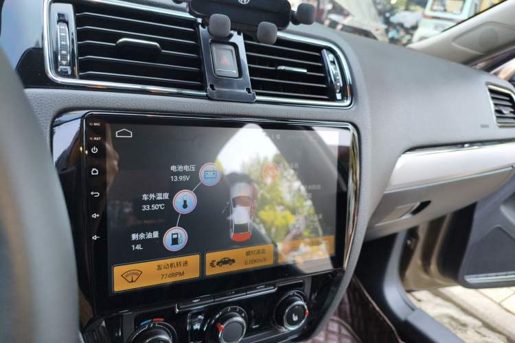 Used Volkswagen Sagitar 2018 180TSI DSG Prestige Edition Audio And AC Panel