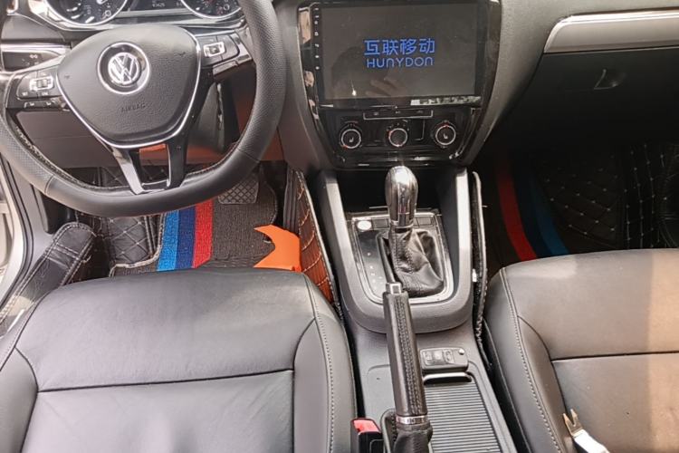 Used Volkswagen Sagitar 2018 180TSI DSG Prestige Edition Center Console