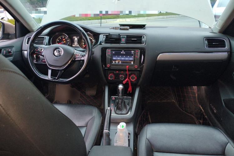 Used Volkswagen Sagitar 2018 280TSI DSG Comfort Model Center Console