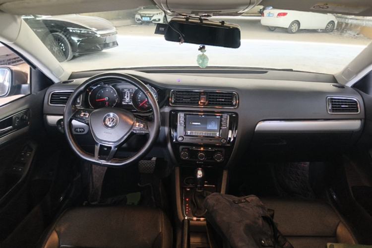 Used Volkswagen Sagitar 2018 280TSI DSG Comfort Model Center Console