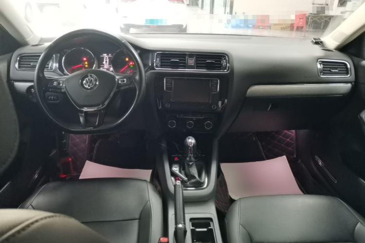 Used Volkswagen Sagitar 2018 280TSI DSG Comfort Model Center Console