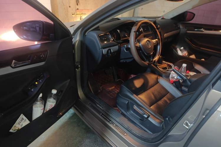 Used Volkswagen Sagitar 2018 180TSI DSG Prestige Edition Driver Seat