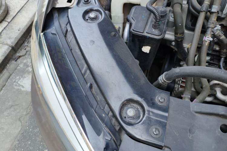 Used Volkswagen Sagitar 2018 180TSI DSG Prestige Edition Engine Bay Right