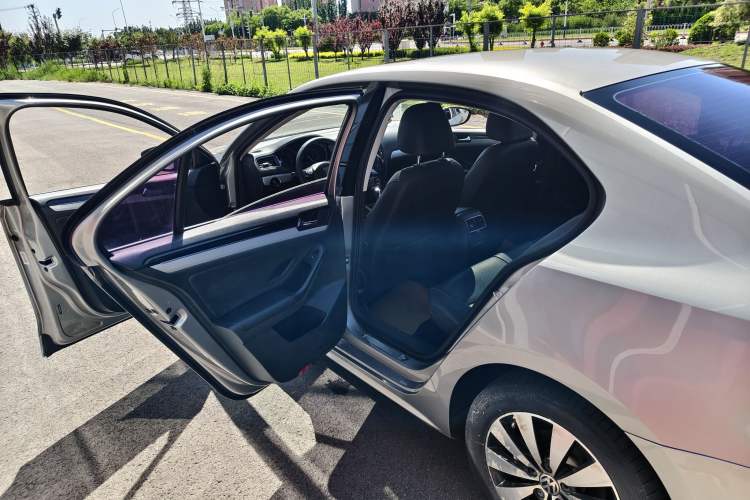 Used Volkswagen Sagitar 2018 280TSI DSG Comfort Model Exterior 4