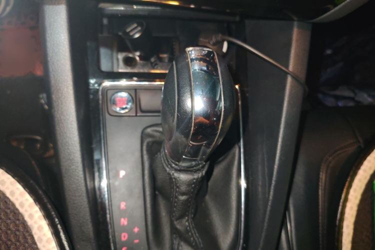 Used Volkswagen Sagitar 2018 1.6L Automatic Comfort Model Gear Lever