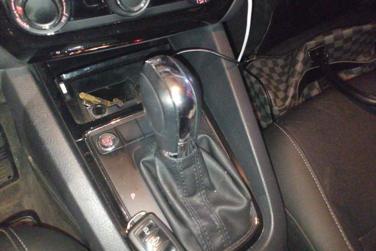 Used Volkswagen Sagitar 2018 1.6L Automatic Comfort Model Gear Lever