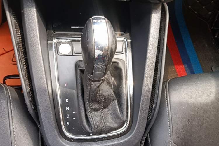 Used Volkswagen Sagitar 2018 180TSI DSG Prestige Edition Gear Lever