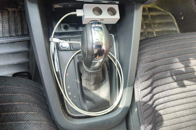Used Volkswagen Sagitar 2018 280TSI DSG Ignite Edition Gear Lever