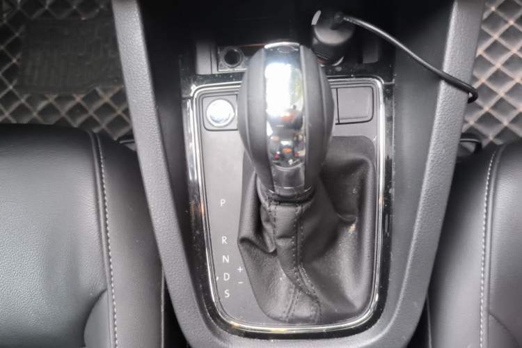 Used Volkswagen Sagitar 2018 1.6L Automatic Comfort Model Gear Lever