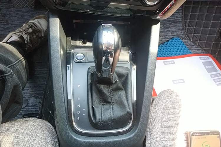 Used Volkswagen Sagitar 2018 1.6L Automatic Comfort Model Gear Lever