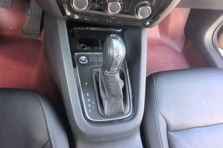 Used Volkswagen Sagitar 2018 1.6L Automatic Comfort Model Gear Lever
