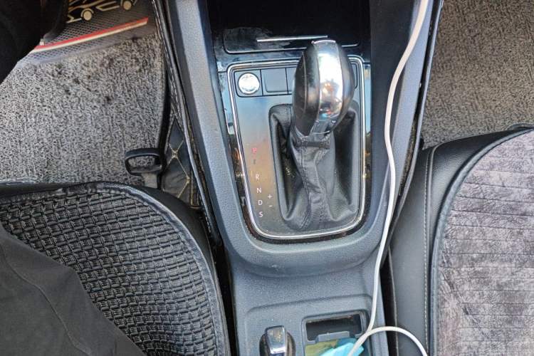 Used Volkswagen Sagitar 2018 1.6L Automatic Comfort Model Gear Lever