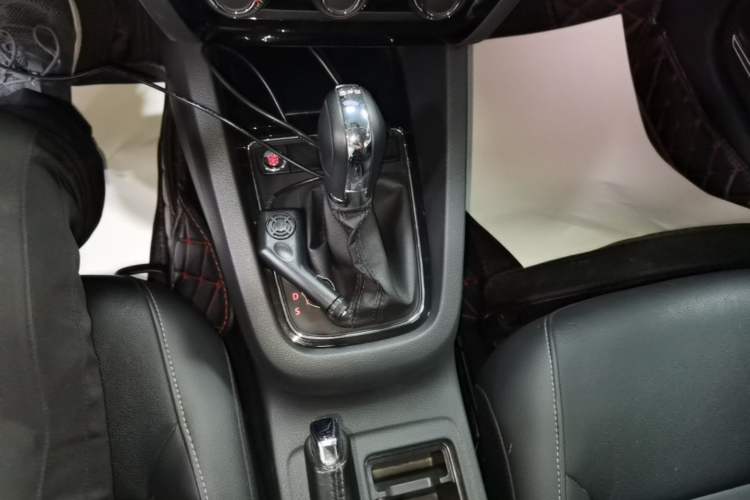 Used Volkswagen Sagitar 2018 280TSI DSG Comfort Model Gear Lever