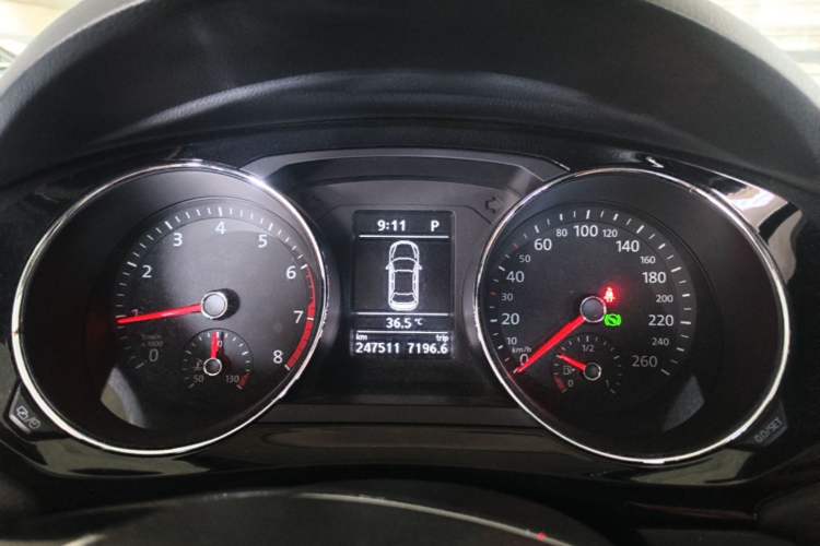 Used Volkswagen Sagitar 2018 280TSI DSG Comfort Model Instrument Cluster