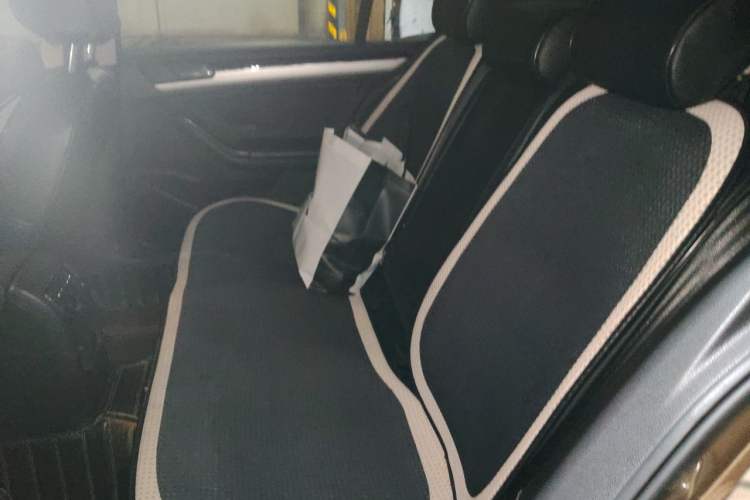 Used Volkswagen Sagitar 2018 1.6L Automatic Comfort Model Interior 4