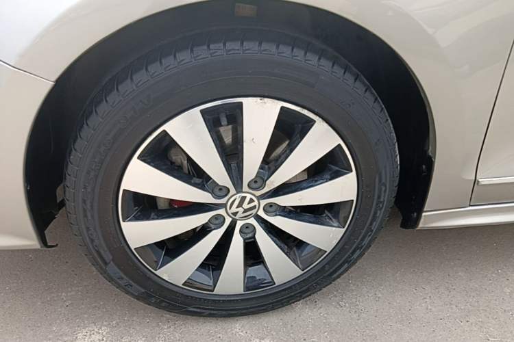 Used Volkswagen Sagitar 2018 180TSI DSG Prestige Edition Left Front Wheel Hub