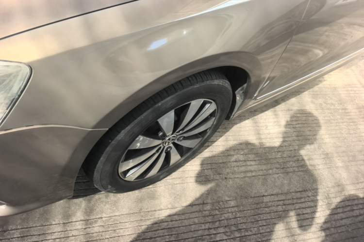 Used Volkswagen Sagitar 2018 1.6L Automatic Comfort Model Left Front Wheel Hub
