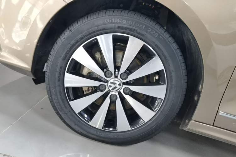 Used Volkswagen Sagitar 2018 280TSI DSG Comfort Model Left Front Wheel Hub