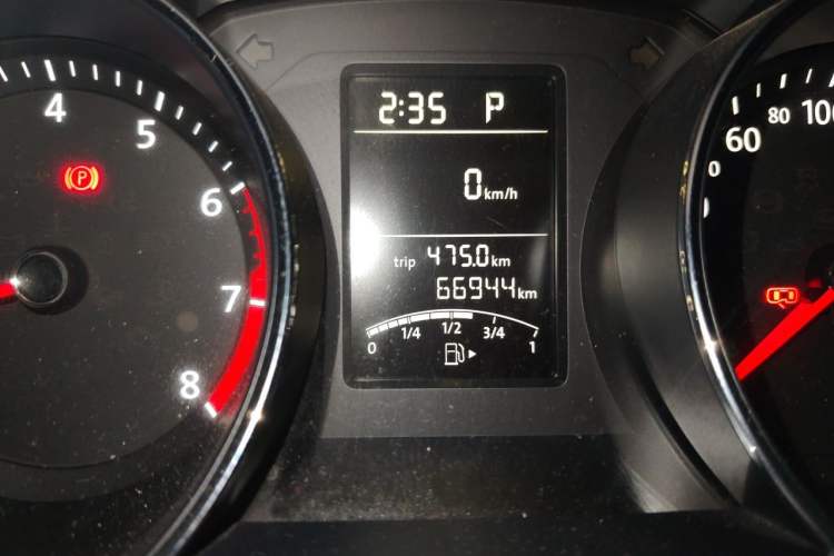 Used Volkswagen Sagitar 2018 1.6L Automatic Comfort Model Odometer Close Up