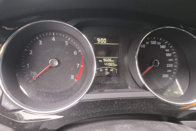 Used Volkswagen Sagitar 2018 1.6L Automatic Comfort Model Odometer Close Up