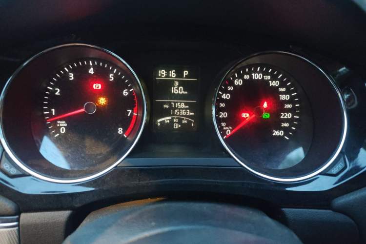 Used Volkswagen Sagitar 2018 1.6L Automatic Comfort Model Odometer Close Up