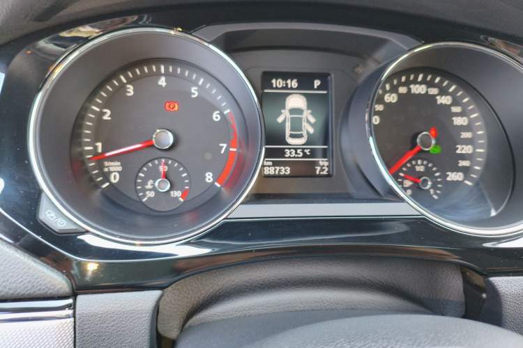 Used Volkswagen Sagitar 2018 180TSI DSG Prestige Edition Odometer Close Up