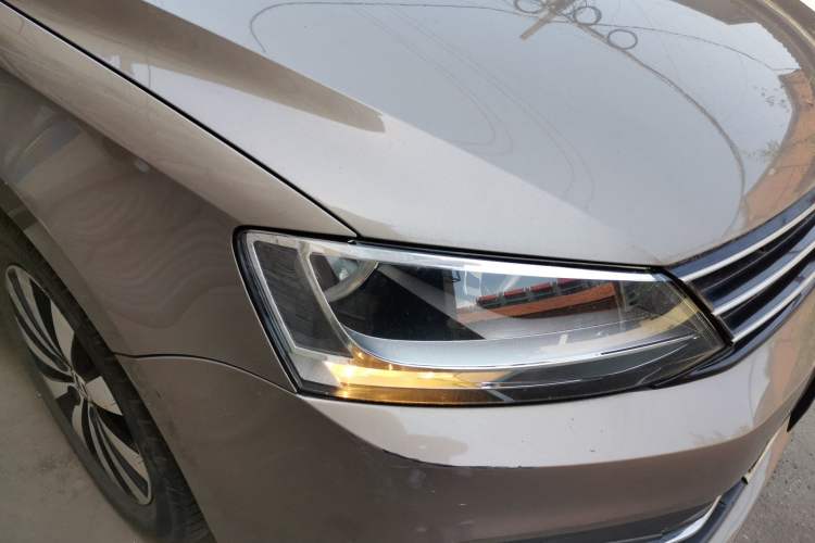 Used Volkswagen Sagitar 2018 1.6L Automatic Comfort Model Right Front Headlight