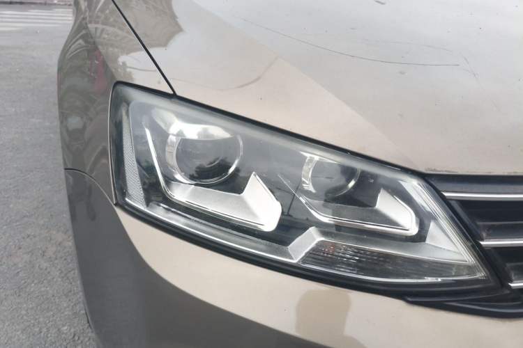 Used Volkswagen Sagitar 2018 280TSI DSG Comfort Model Right Front Headlight