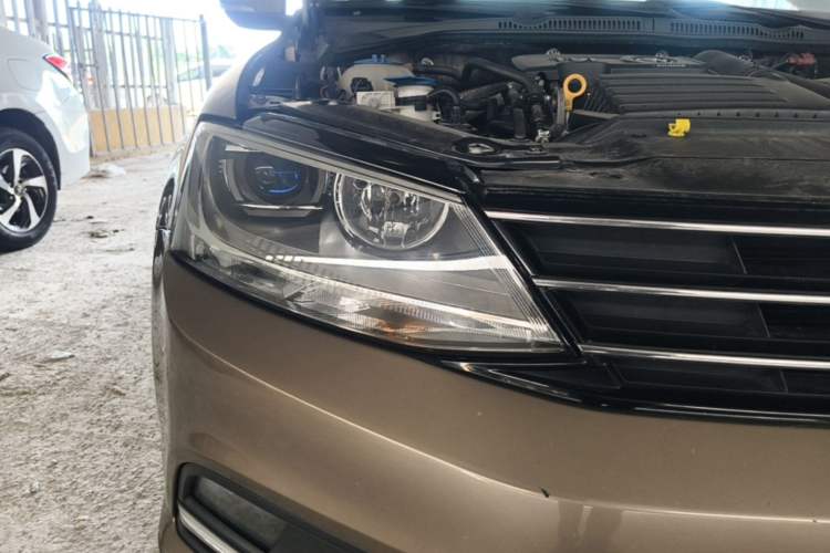Used Volkswagen Sagitar 2018 280TSI DSG Comfort Model Right Front Headlight