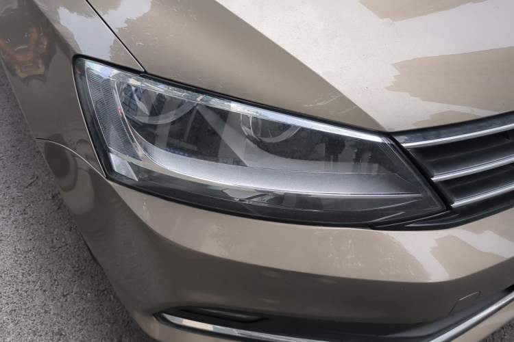 Used Volkswagen Sagitar 2018 1.6L Automatic Comfort Model Right Front Headlight