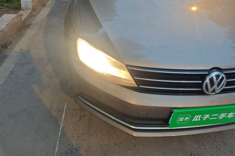 Used Volkswagen Sagitar 2018 1.6L Automatic Comfort Model Right Front Headlight