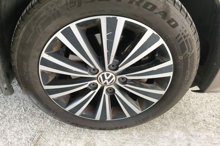 Used Volkswagen Sagitar 2018 280TSI DSG Comfort Model Right Front Wheel Hub