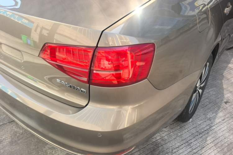 Used Volkswagen Sagitar 2018 1.6L Automatic Comfort Model Right Rear Taillight