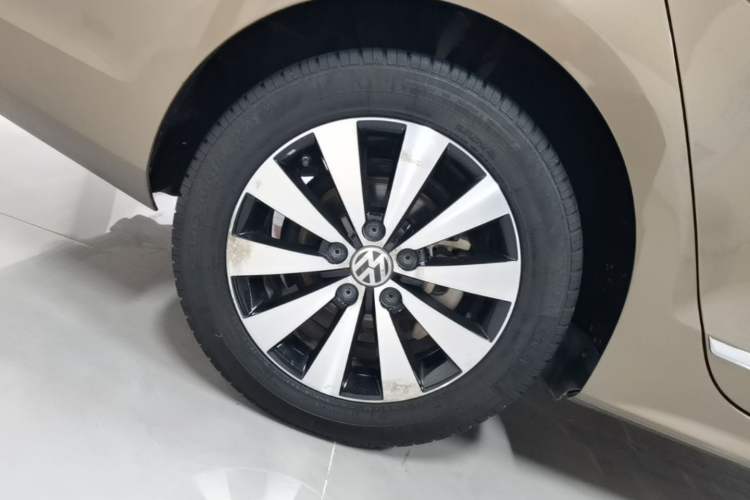Used Volkswagen Sagitar 2018 280TSI DSG Comfort Model Right Rear Wheel Hub