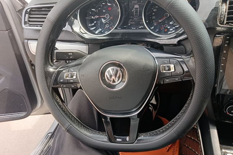 Used Volkswagen Sagitar 2018 180TSI DSG Prestige Edition Steering Wheel
