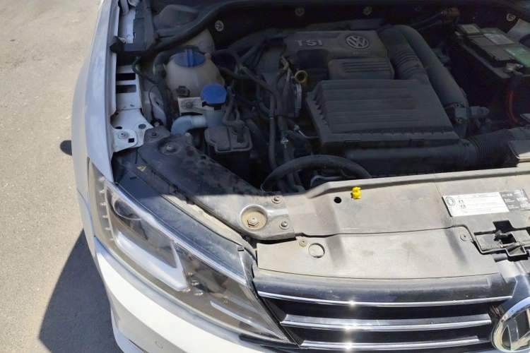 Used Volkswagen Sagitar 2018 280TSI DSG Luxury Model Engine Bay Right