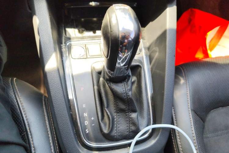 Used Volkswagen Sagitar 2018 280TSI DSG Luxury Model Gear Lever