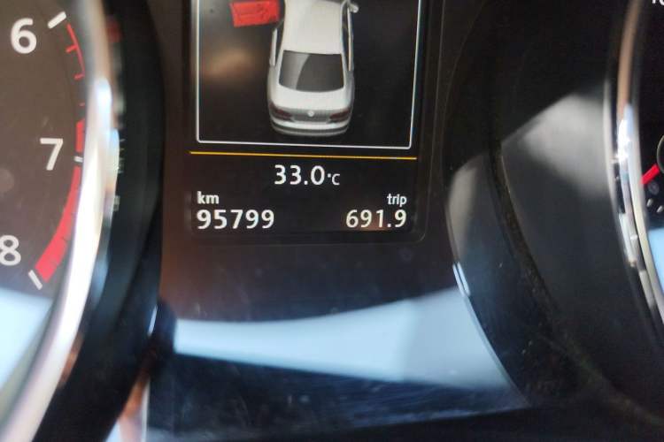 Used Volkswagen Sagitar 2018 280TSI DSG Luxury Model Odometer Close Up