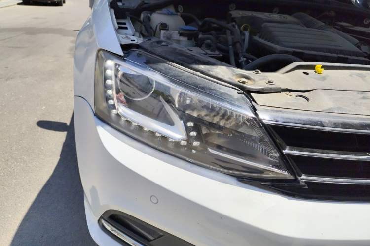 Used Volkswagen Sagitar 2018 280TSI DSG Luxury Model Right Front Headlight