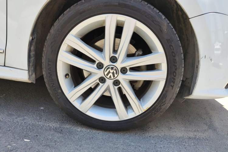 Used Volkswagen Sagitar 2018 280TSI DSG Luxury Model Right Front Wheel Hub