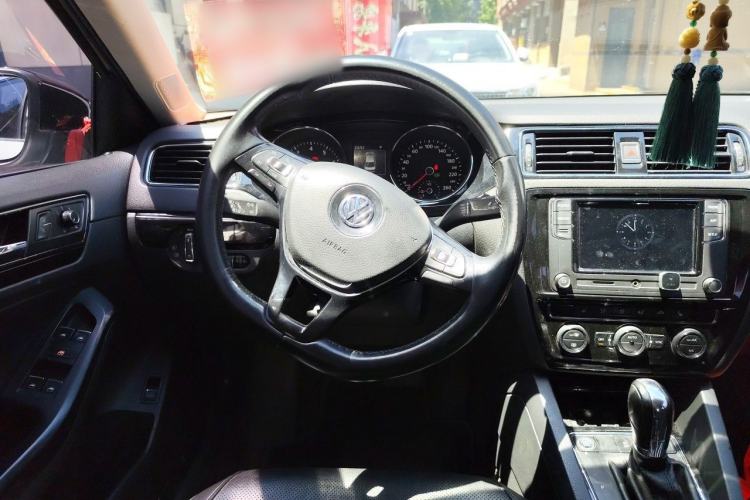 Used Volkswagen Sagitar 2018 280TSI DSG Luxury Model Steering Wheel